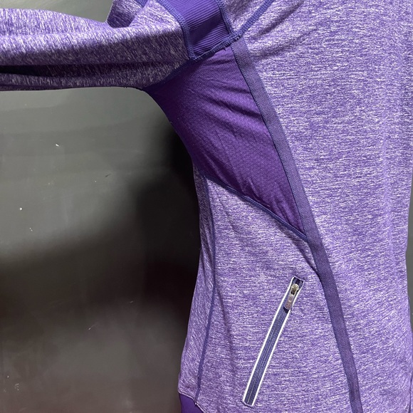 ⭐️Lululemon 1/4 zip run top - Picture 3 of 5
